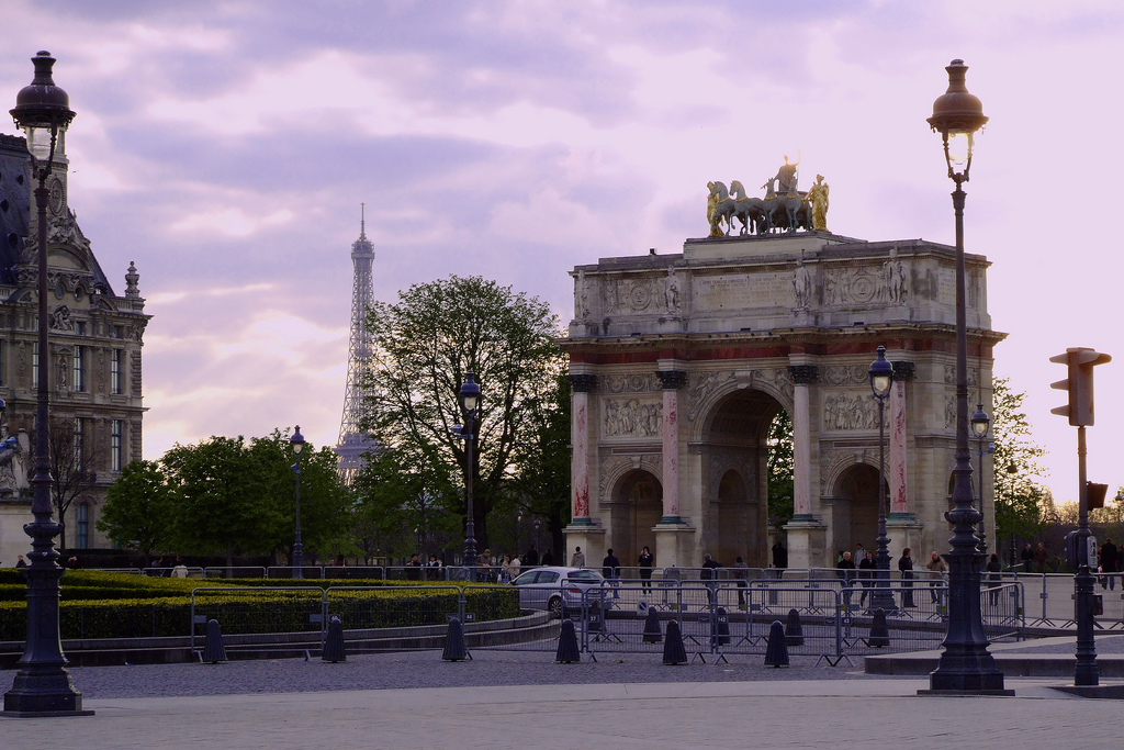 Paris Travel Guide - Arc de Triomphe du Carrousel