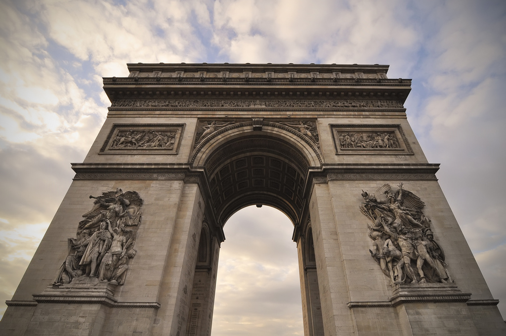 Paris Travel Guide - Arc de Triomphe de l'Étoile