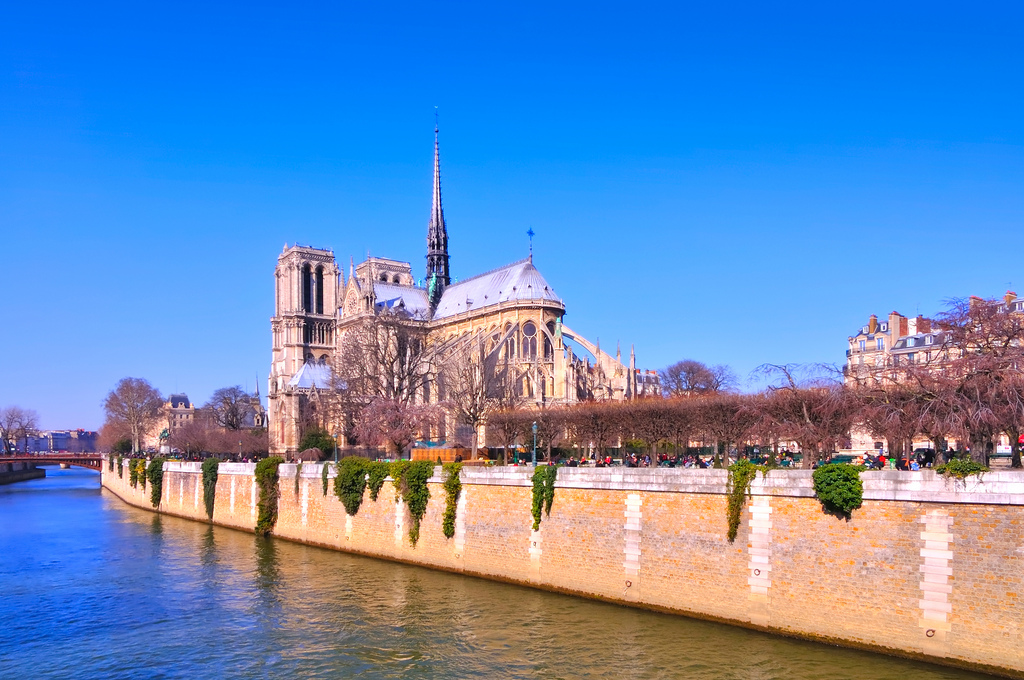 Paris Travel Guide - Cathédrale Notre Dame de Paris