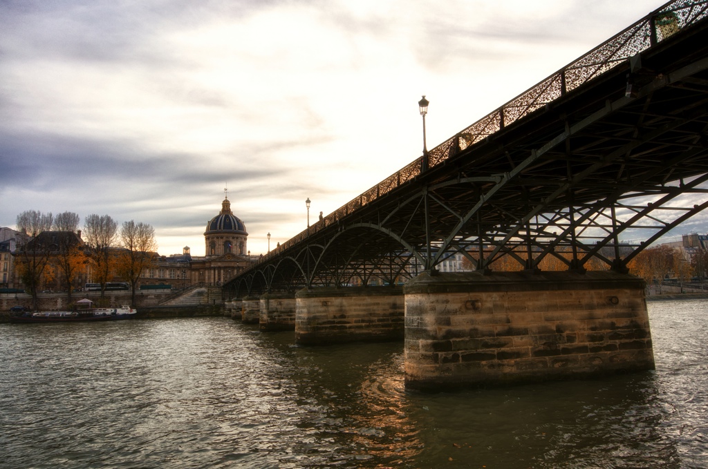 Paris Travel Guide - Pont des Arts