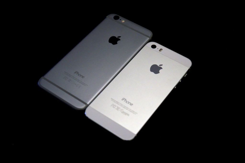 iPhone 6 vs iPhone 5S - back