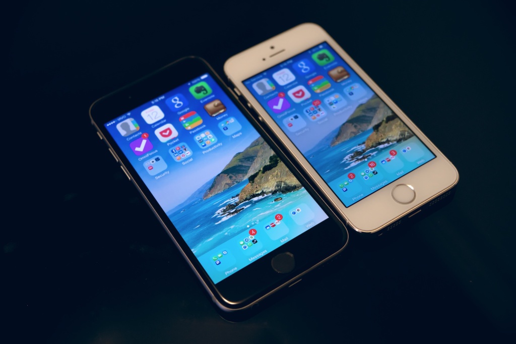 iPhone 6 vs iPhone 5S - front